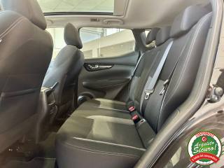 NISSAN Qashqai usata, con Fari LED