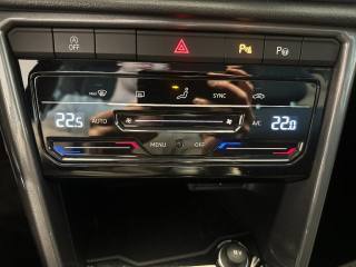 VOLKSWAGEN T-Roc usata, con USB