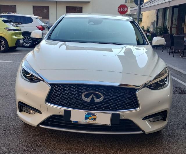 INFINITI Q30 usata, con Alzacristalli elettrici