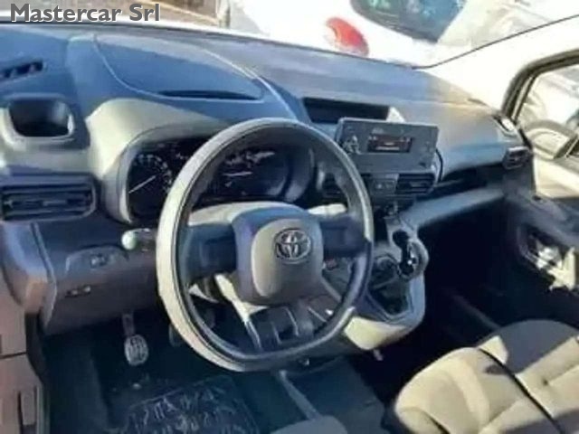 TOYOTA Proace City usata, con Autoradio