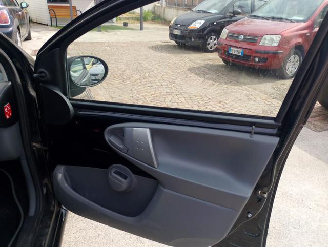 TOYOTA Aygo usata 11