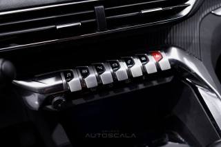 PEUGEOT 5008 usata, con Autoradio digitale