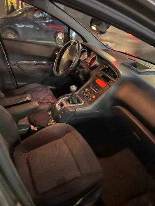 PEUGEOT 5008 usata, con Climatizzatore