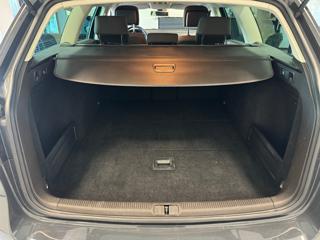VOLKSWAGEN Passat usata, con Sedile posteriore sdoppiato