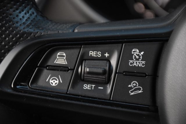 ALFA ROMEO Stelvio usata, con Autoradio digitale