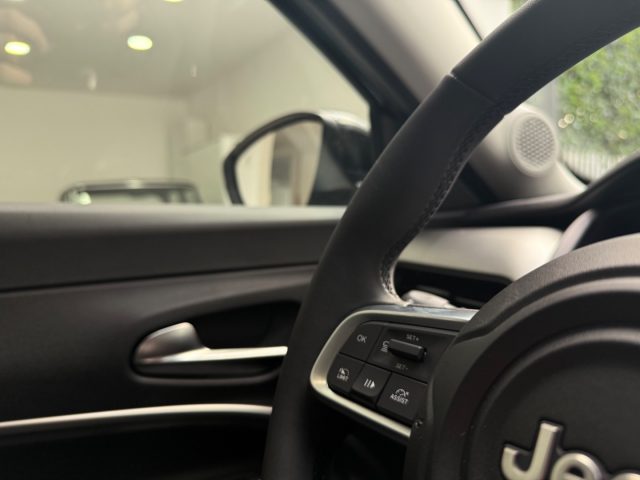 JEEP Avenger usata, con USB