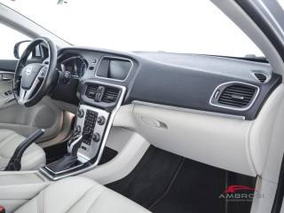 VOLVO V40 Cross Country usata 11