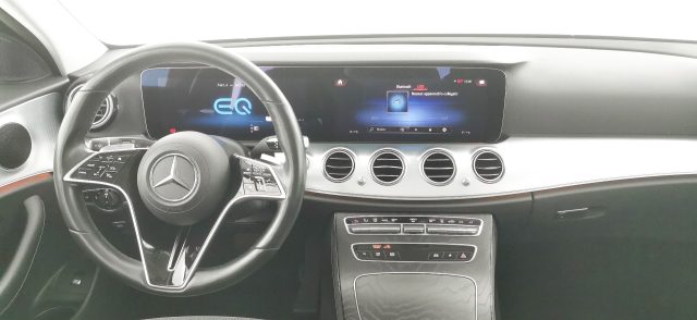MERCEDES-BENZ E 300 usata, con Schermo multifunzione interamente digitale