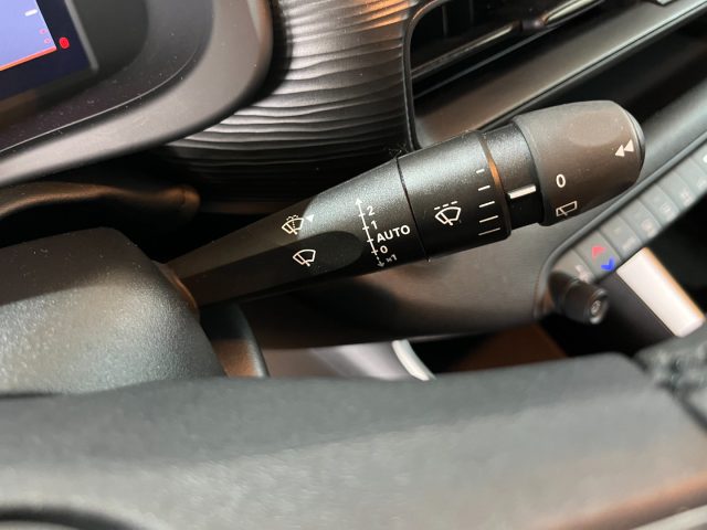 JEEP Avenger usata, con USB