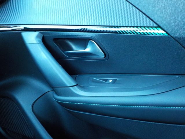 PEUGEOT 2008 usata, con Specchietti laterali elettrici