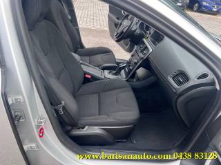 VOLVO V40 Cross Country usata, con Autoradio