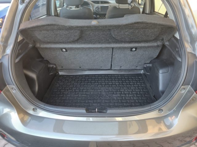 TOYOTA Yaris usata, con Specchietti laterali elettrici