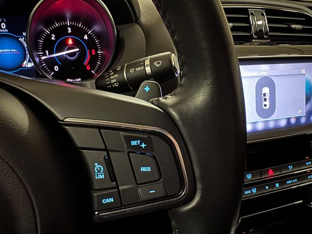 JAGUAR XE usata, con Sedili riscaldati