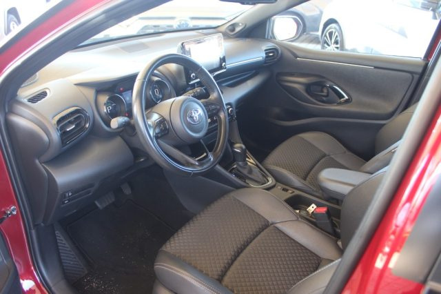 TOYOTA Yaris usata, con Fari LED