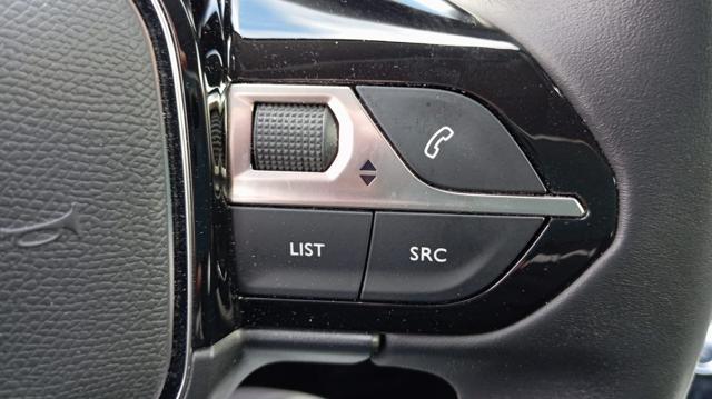 PEUGEOT 5008 usata, con Leve al volante