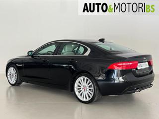 JAGUAR XE usata, con Autoradio