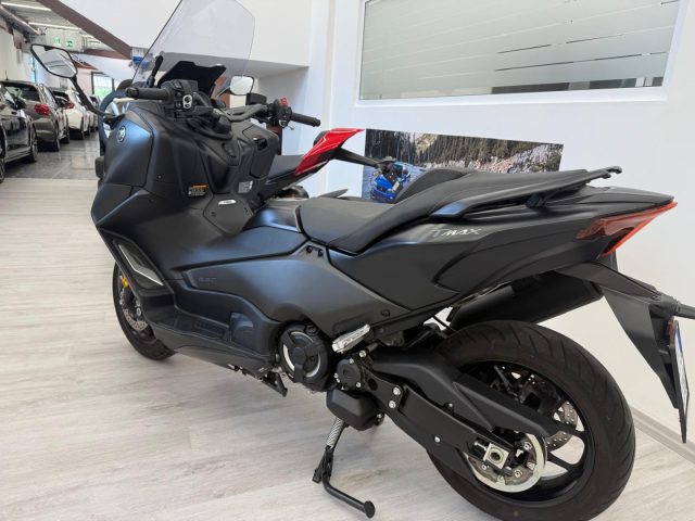YAMAHA T-Max 560 usata 2