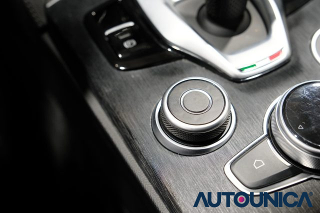 ALFA ROMEO Stelvio usata, con Autoradio digitale