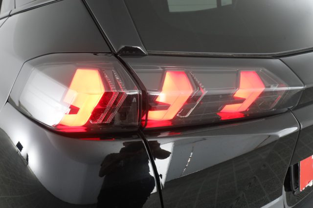 PEUGEOT 2008 usata 9