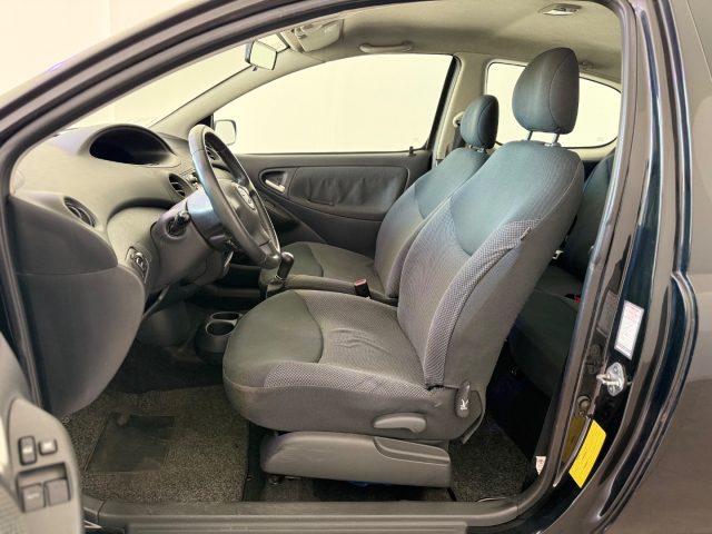 TOYOTA Yaris usata 13