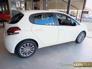 PEUGEOT 208 usata, con Alzacristalli elettrici