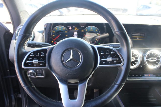 MERCEDES-BENZ GLB 200 usata, con Controllo automatico clima