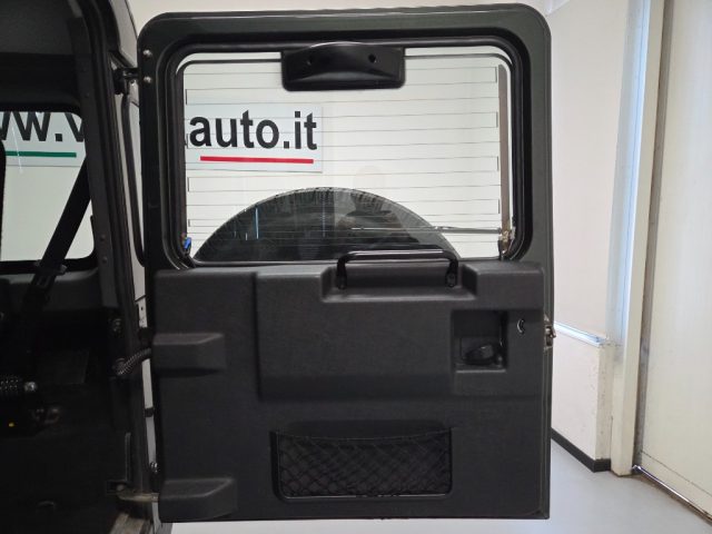 LAND ROVER Defender usata 26