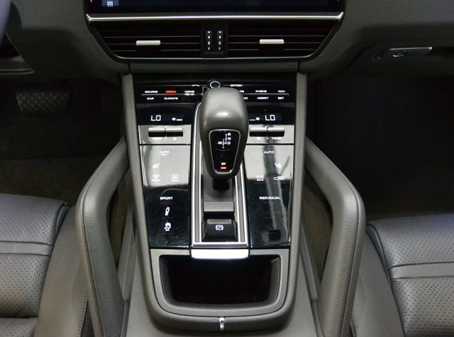 PORSCHE Cayenne usata, con Cronologia tagliandi