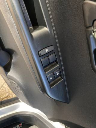 MAHINDRA KUV100 usata, con Chiusura centralizzata