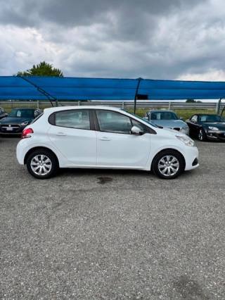 PEUGEOT 208 usata, con Autoradio