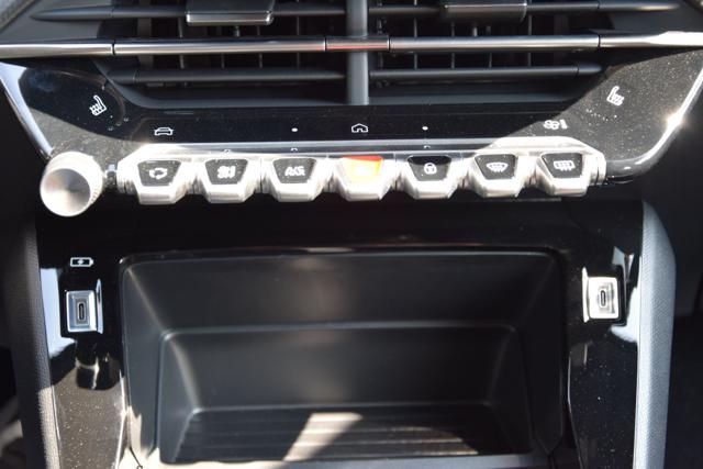 PEUGEOT 2008 usata, con Fari LED