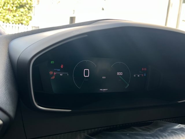 PEUGEOT 2008 usata, con Volante multifunzione