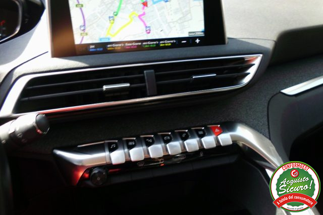 PEUGEOT 3008 usata, con Sistema di navigazione
