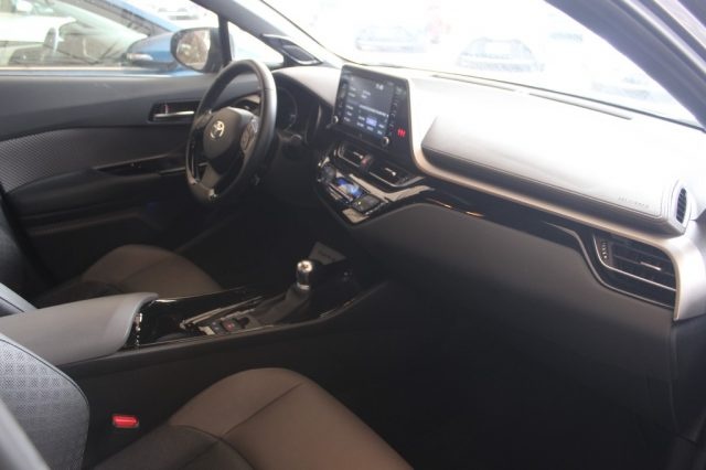 TOYOTA C-HR usata, con USB