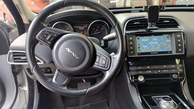 JAGUAR XE usata, con Specchietti laterali elettrici