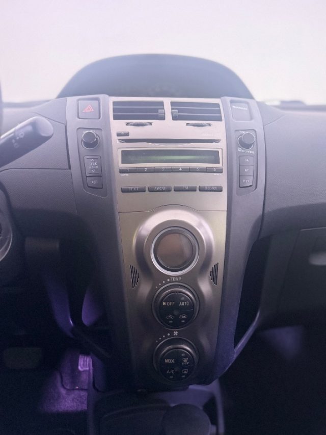 TOYOTA Yaris usata 14