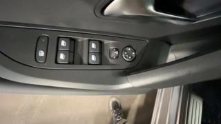 PEUGEOT 2008 usata, con Sedile posteriore sdoppiato