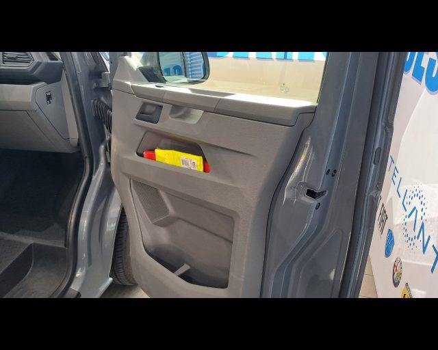 VOLKSWAGEN T6 Caravelle usata, con Ruota di riserva