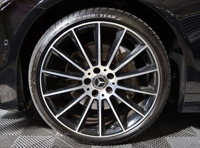 MERCEDES-BENZ E 220 usata, con Sedili sportivi