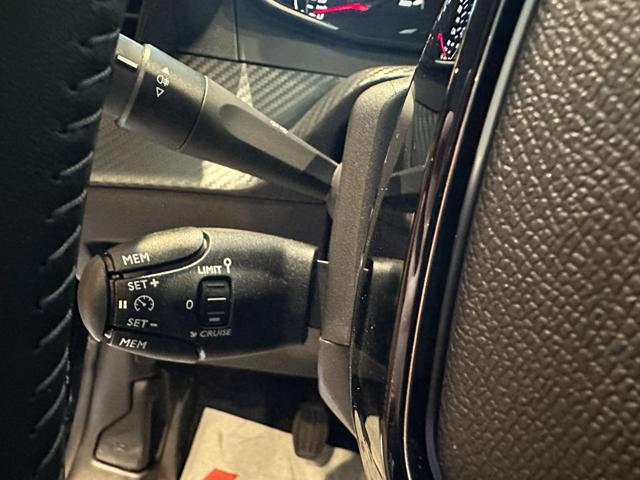 PEUGEOT 208 usata, con Sedile posteriore sdoppiato