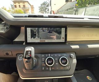 LAND ROVER Defender usata, con Leve al volante