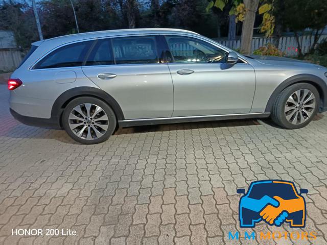 MERCEDES-BENZ E 220 usata, con Cerchi in lega