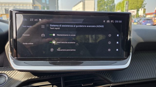 PEUGEOT 2008 usata, con Touch screen