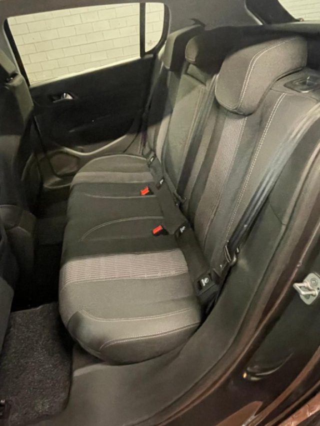 PEUGEOT 308 usata, con Airbag