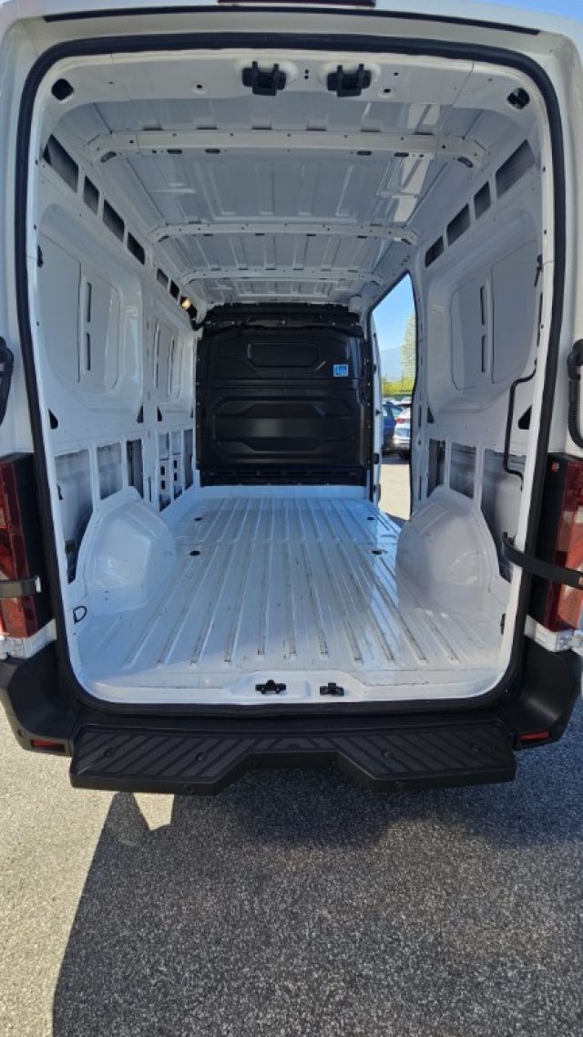 NISSAN Interstar usata, con Sensori di parcheggio posteriori