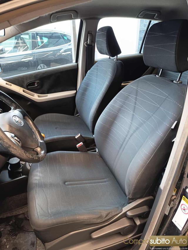 TOYOTA Yaris usata 18