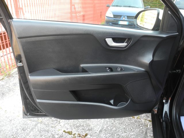 KIA Stonic usata 43