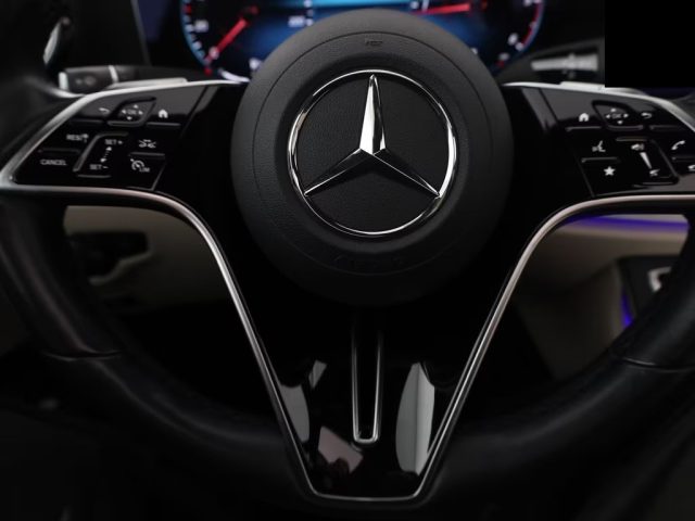 MERCEDES-BENZ E 220 usata, con ESP