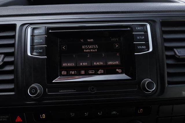 VOLKSWAGEN Caravelle usata, con Vivavoce