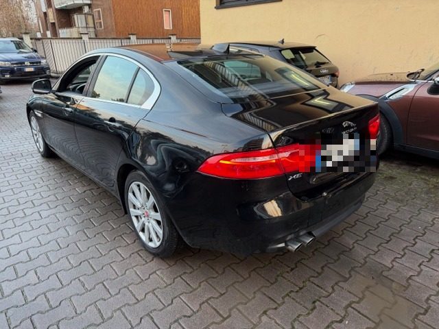JAGUAR XE usata, con Autoradio
